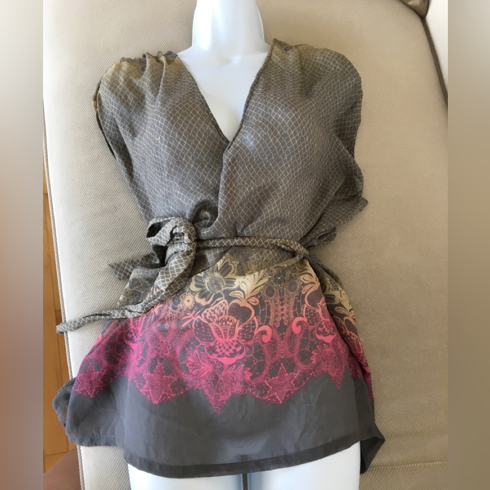 Flounce unique sleeveless shirt